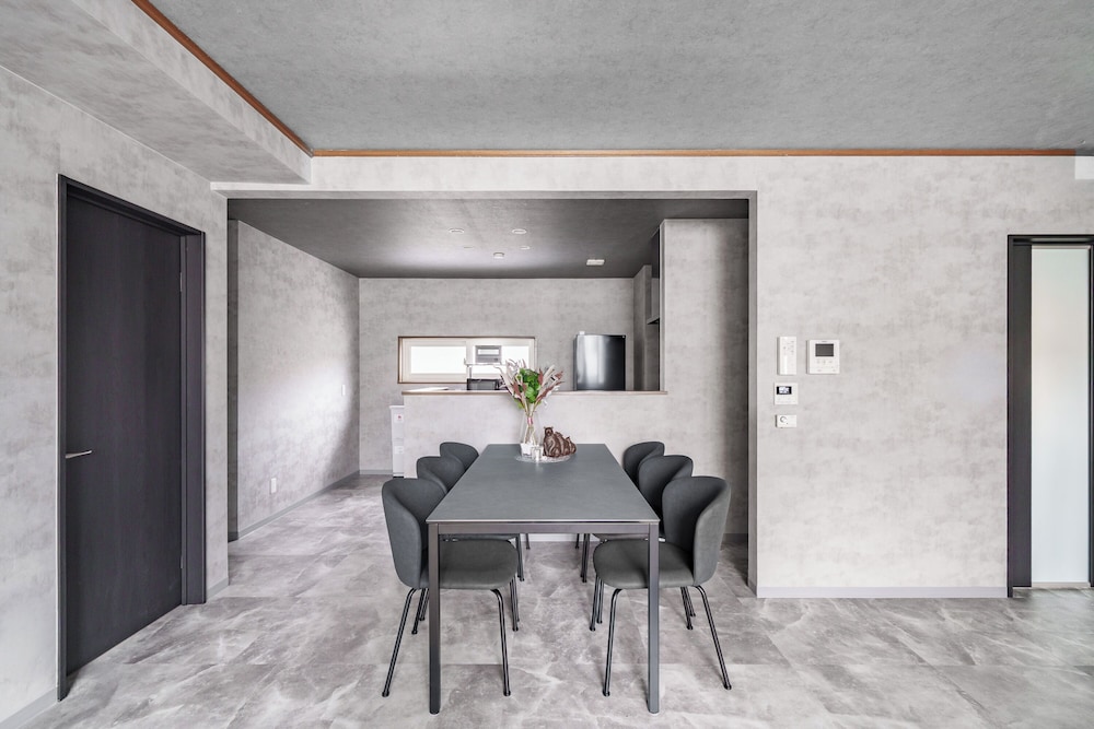 アパートメント レストラン2 | THE HALCYON