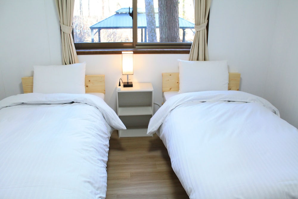 エコノミー ツインルーム シングルベッド 2 台 禁煙 コートヤードビュー | 彩の宿 月屋