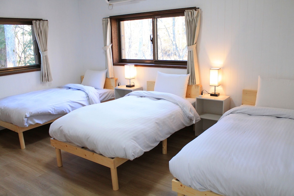 クラシック トリプルルーム シングルベッド 3 台 禁煙 コートヤードビュー | 彩の宿　月屋