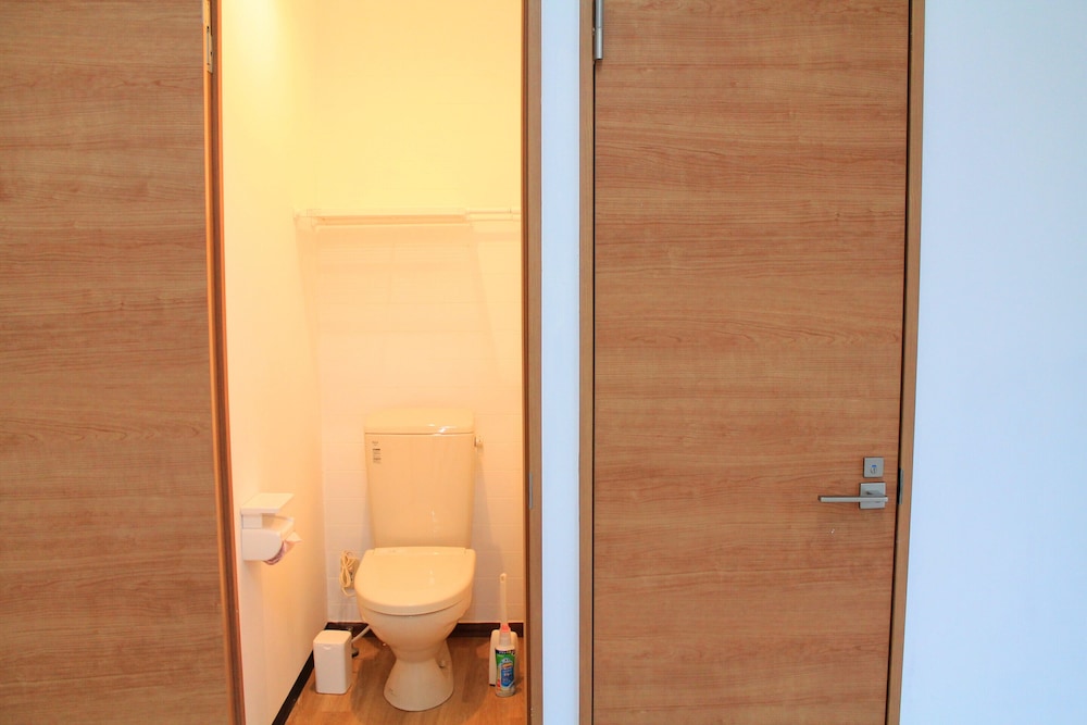 エコノミー ツインルーム シングルベッド 2 台 禁煙 コートヤードビュー バスルームのシンク0 | 彩の宿 月屋