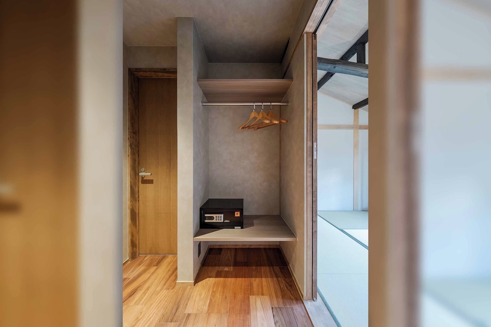 ワードローブ1 | Yumeha Machiya House ワードローブ1 | Yumeha Machiya House