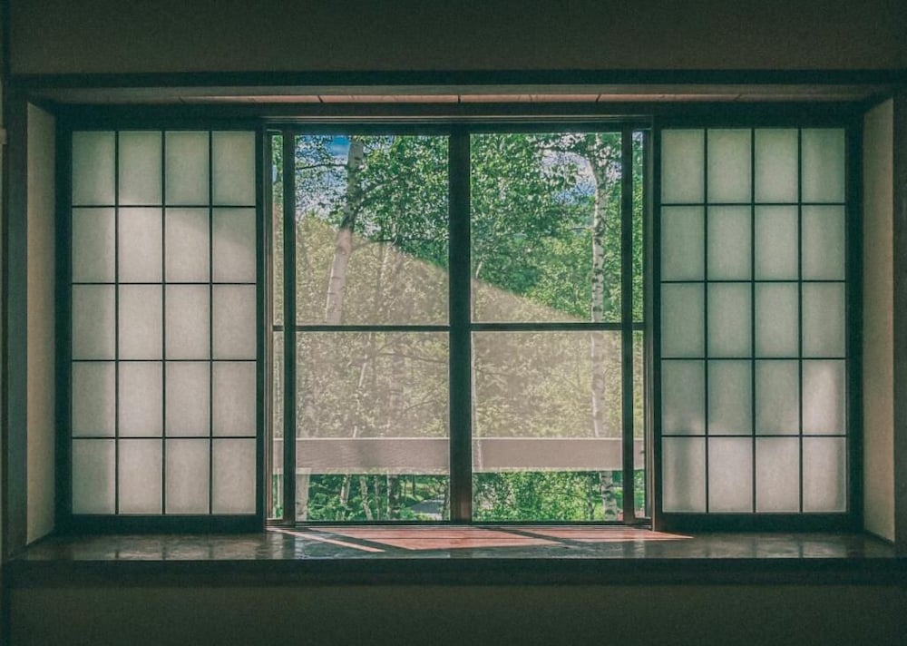 トリプルルーム マウンテンビュー 客室2 | 温泉宿山荘わたり