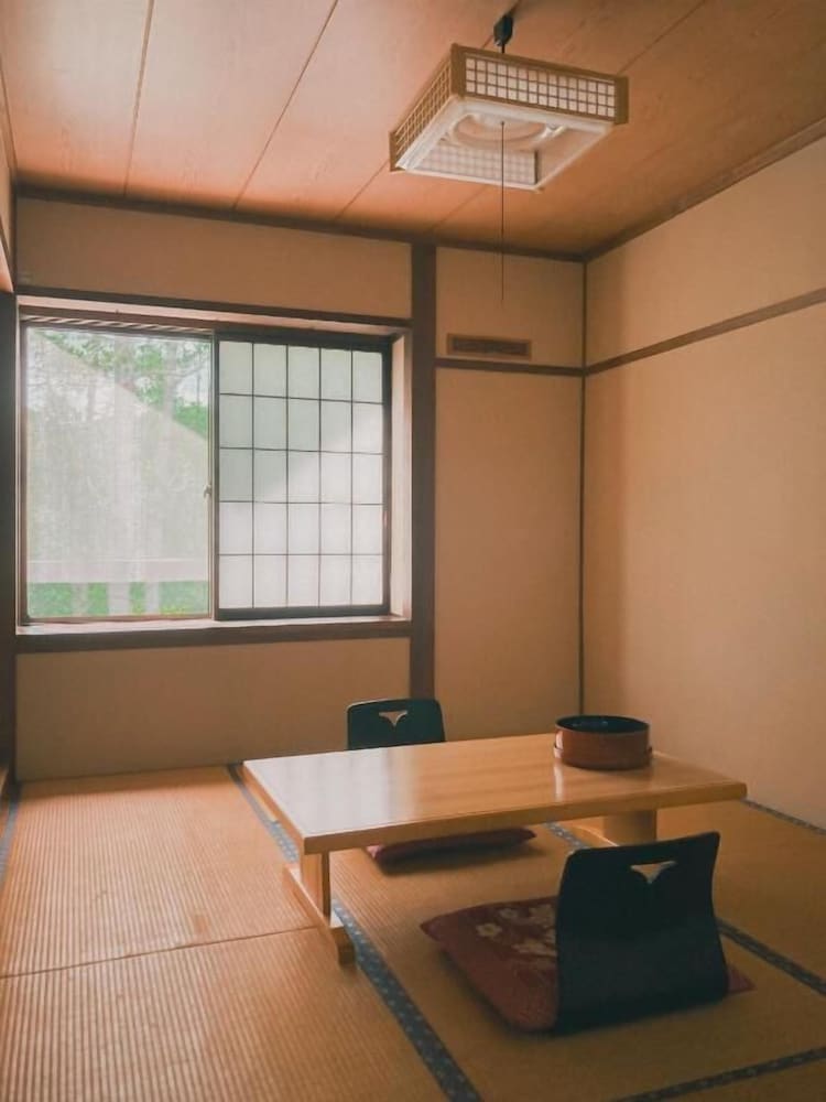 ダブルルーム マウンテンビュー 客室3 | 温泉宿山荘わたり