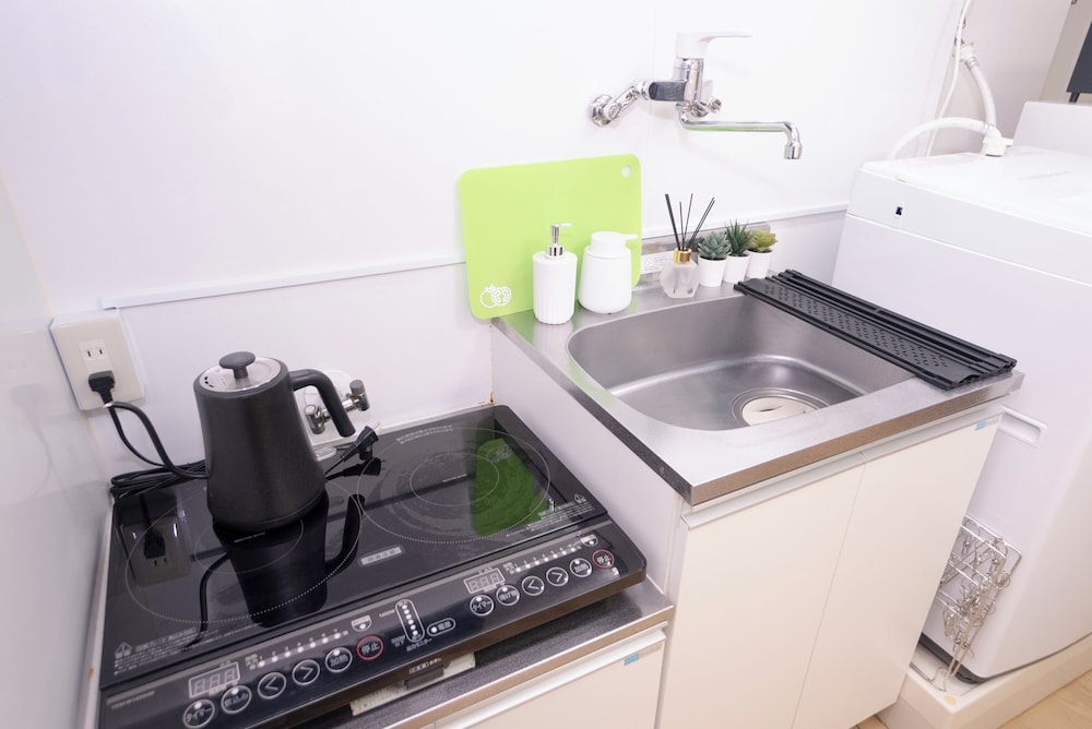 ベーシック トリプルルーム バルコニー シティビュー 専用キッチン1 | 花宿新宿