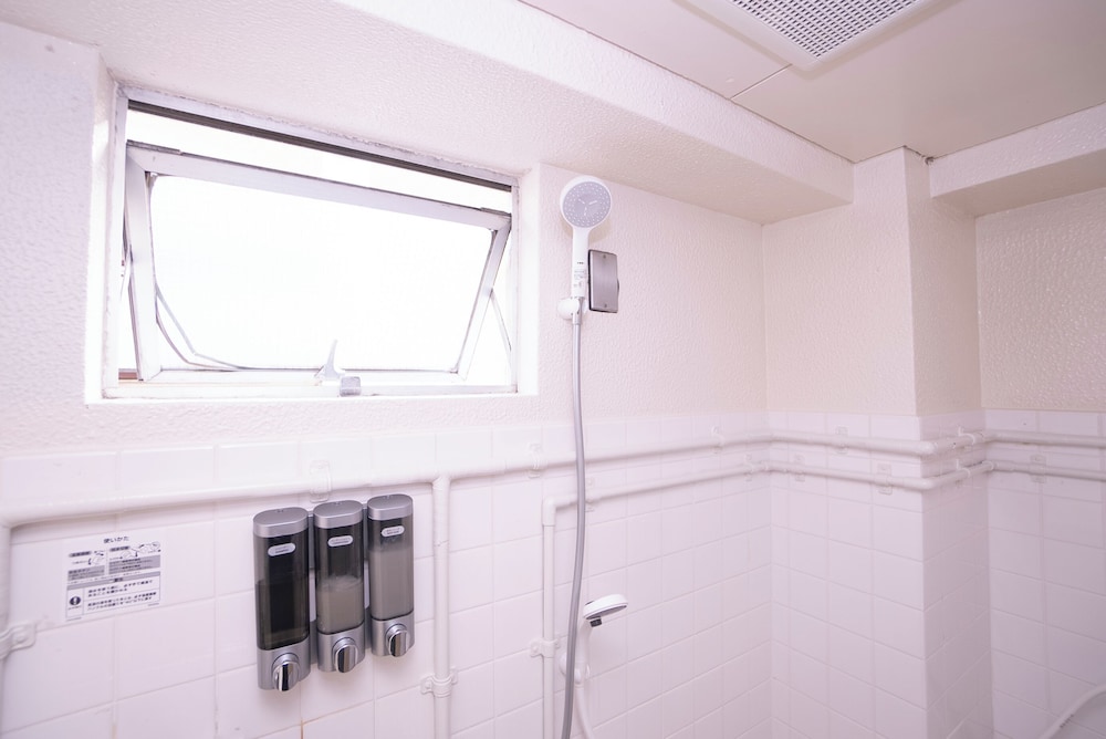 ベーシック トリプルルーム バルコニー シティビュー バスルーム0 | 花宿新宿