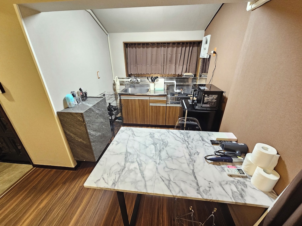 ベーシック ダブルルーム 客室内のダイニングエリア0 | 花宿新宿