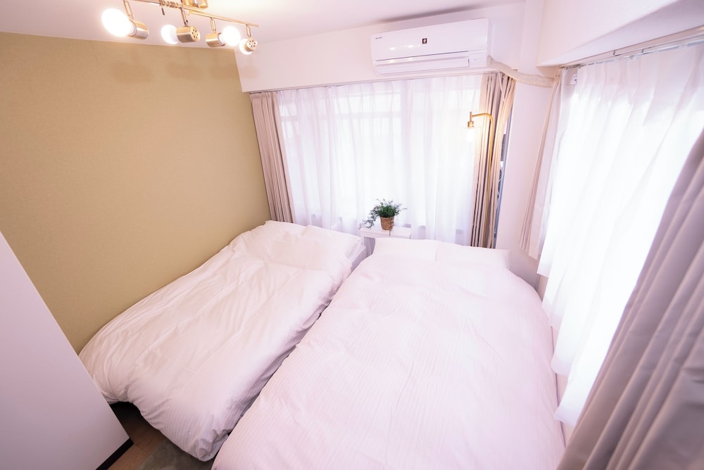 ベーシック トリプルルーム バルコニー シティビュー 客室2 | 花宿新宿