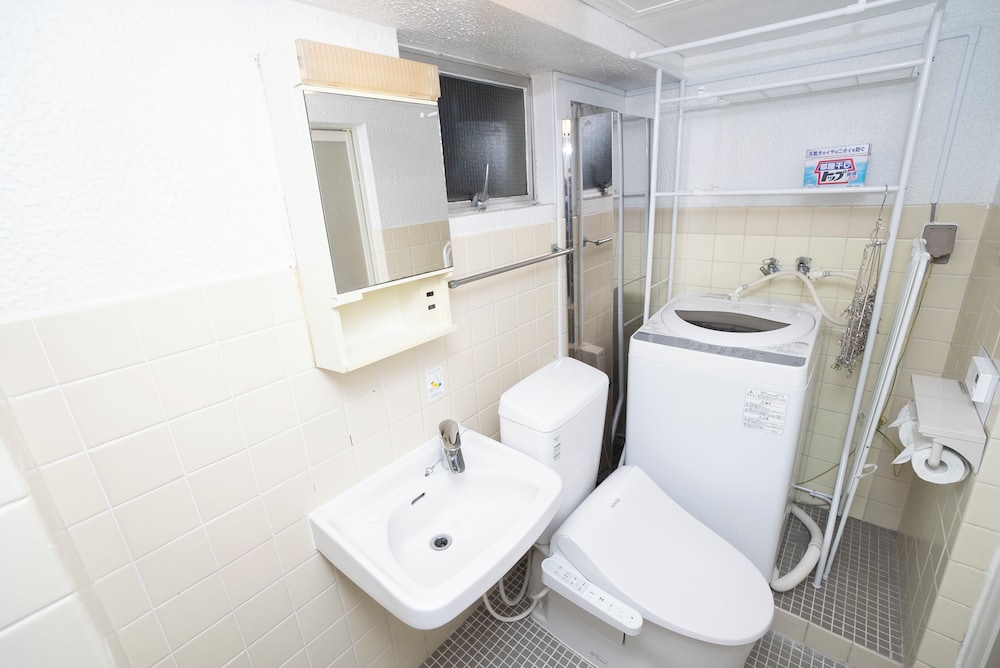 ベーシック トリプルルーム バルコニー シティビュー バスルーム1 | 花宿新宿