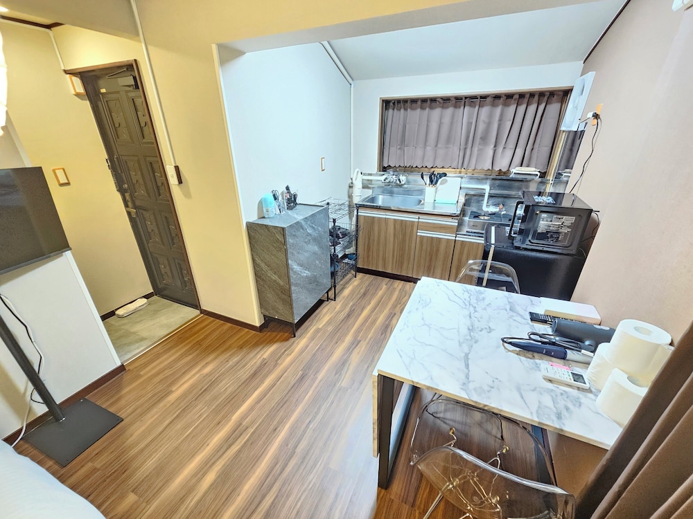 ベーシック ダブルルーム リビング エリア0 | 花宿新宿