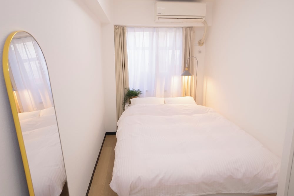 ベーシック トリプルルーム バルコニー シティビュー 客室4 | 花宿新宿