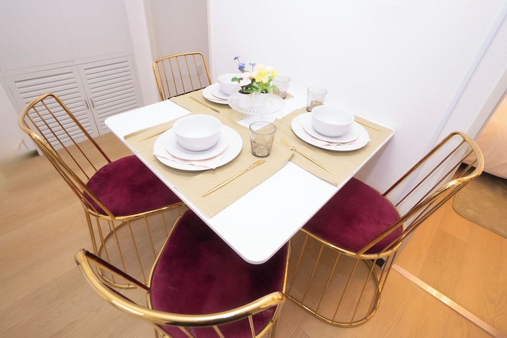 ベーシック トリプルルーム バルコニー シティビュー リビング エリア0 | 花宿新宿