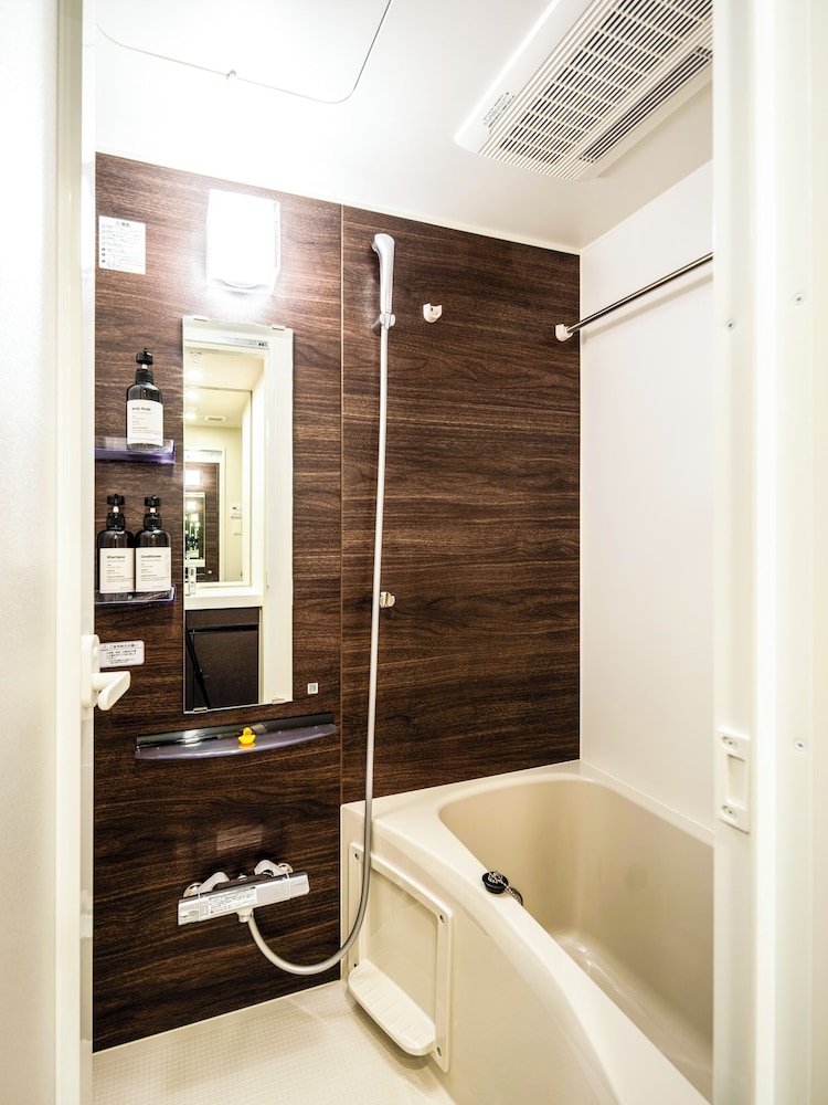 Premier One-Bedroom Apartment - Low Floor バスルーム1 | Section L Akihabara