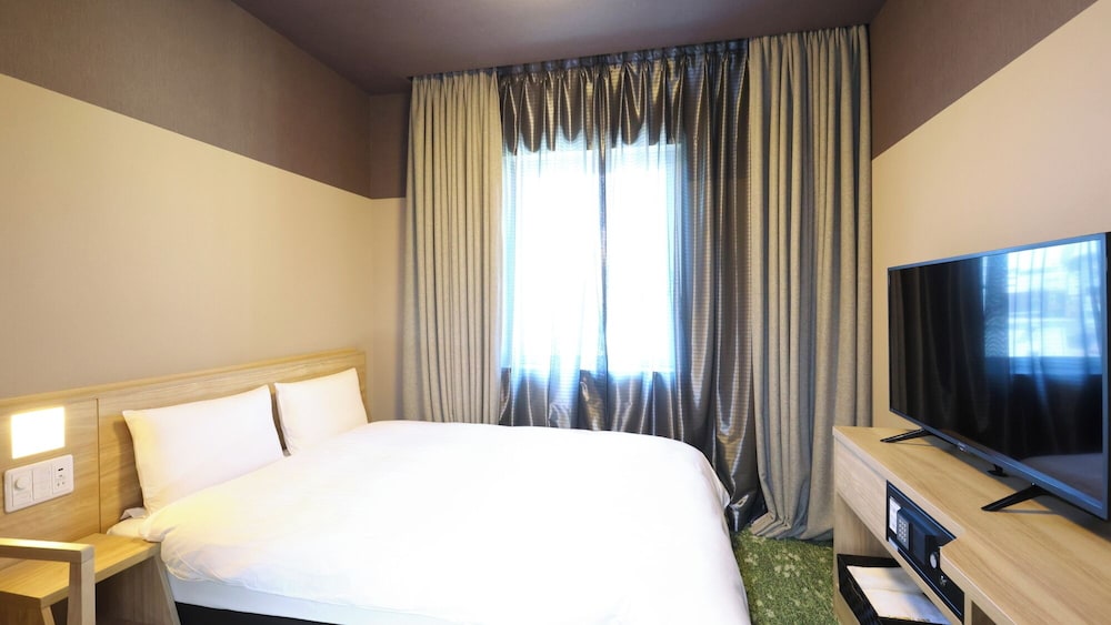 ダブルルーム 禁煙 | 天然温泉緋衣の湯 ドーミーイン四日市