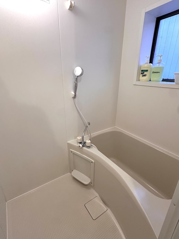 ツインルーム 禁煙 シティビュー バスルーム0 | Stay Work Asakusa Guesthouse