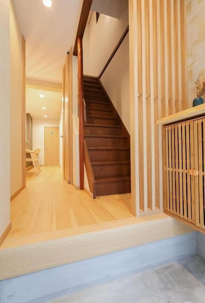 コンフォート ハウス 2 ベッドルーム バルコニー シティビュー 内装1 | ZenKyoto