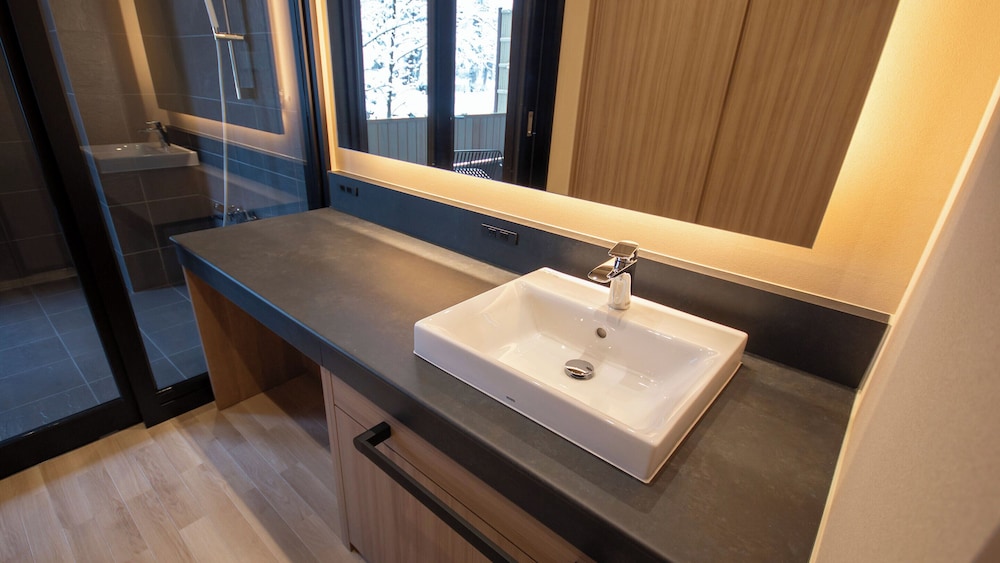 [禁煙] ジュニアスイート露天風呂付和ベッドツイン シャワーのみ(楓館) 客室1 | 大江戸温泉物語 Premium 岩手花巻