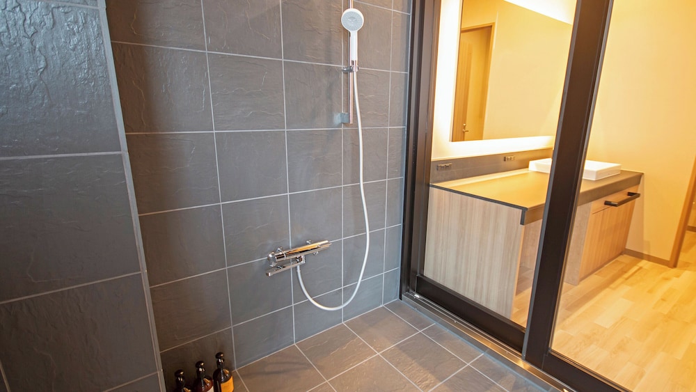 [禁煙] ジュニアスイート露天風呂付和ベッドツイン シャワーのみ(楓館) バスルーム0 | 大江戸温泉物語 Premium 岩手花巻