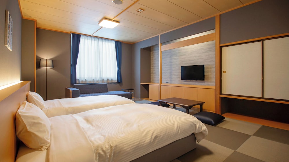 [禁煙] スタンダード和ベッドツイン18畳 内風呂あり(さつき館) | 大江戸温泉物語 Premium 岩手花巻