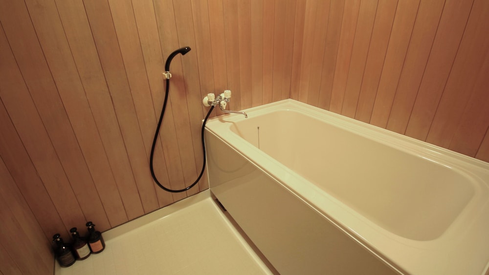 [禁煙] スーペリア和洋室ツイン シャワーのみ(別棟) バスルーム0 | 大江戸温泉物語 Premium 岩手花巻