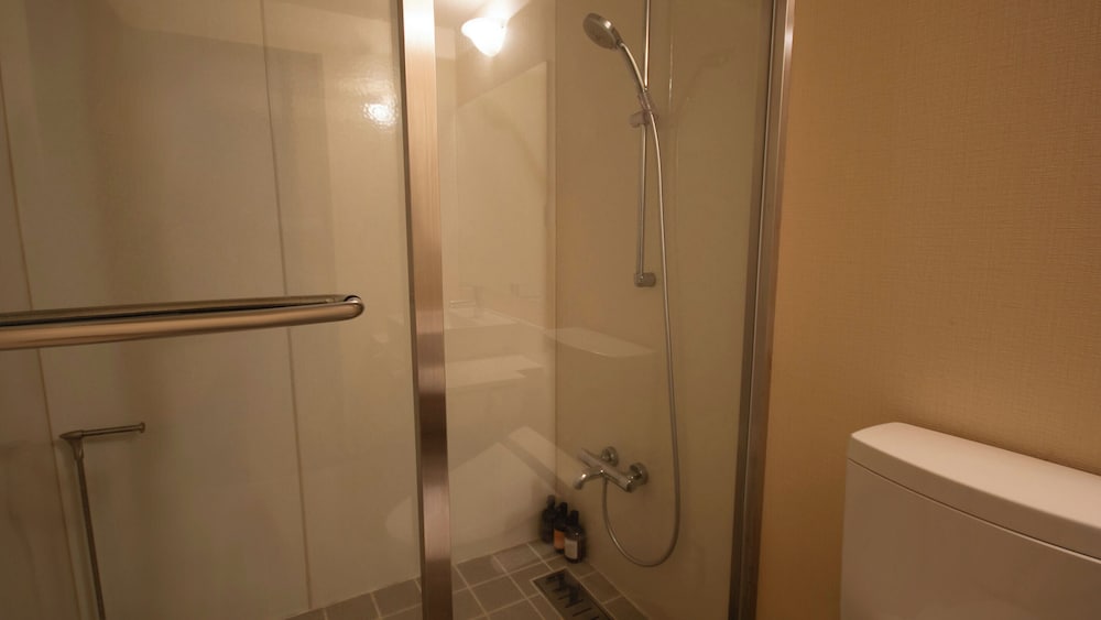 [禁煙] スーペリアツイン シャワーのみ(楓館) バスルームのシャワー0 | 大江戸温泉物語 Premium 岩手花巻