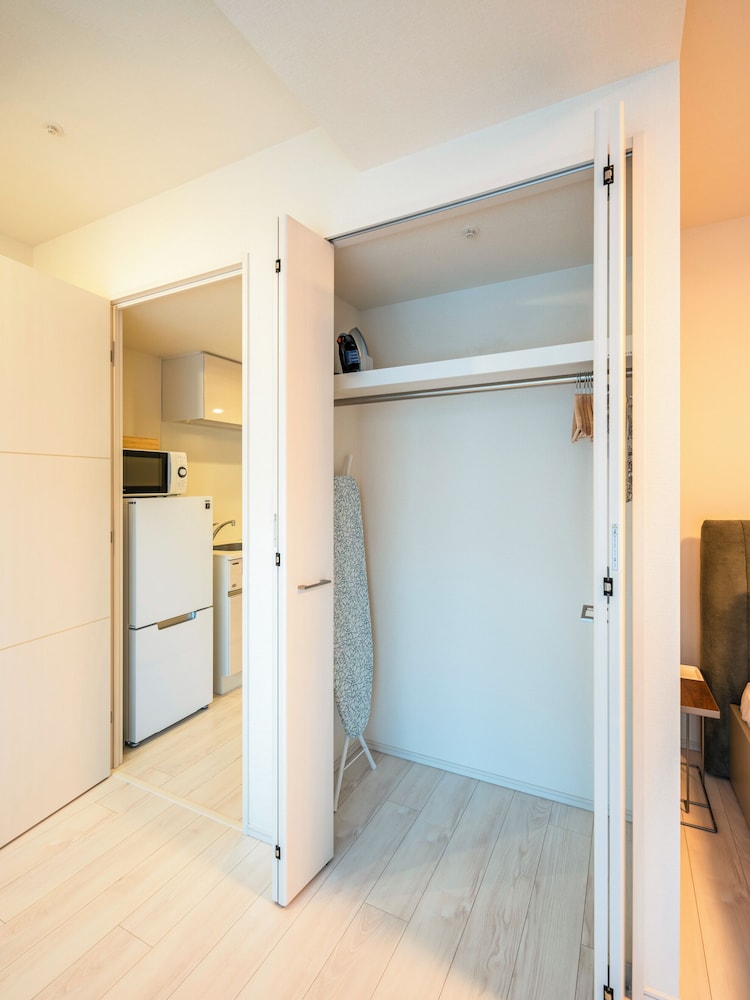 ワードローブ1 | Section L Residence Moto-Azabu