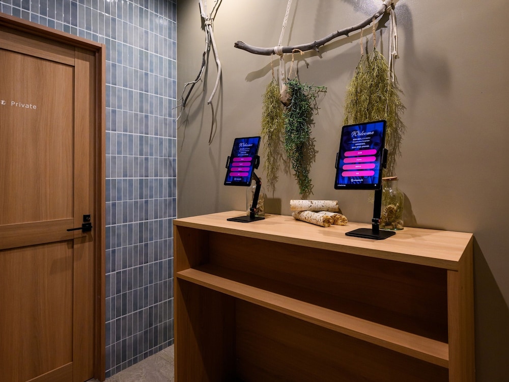 フロント1 | ヤンバルプールコンド屋我地 by COLDIO