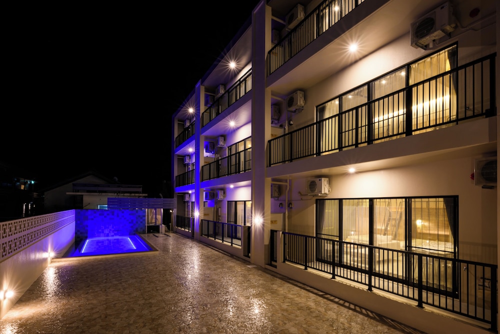 ヤンバルプールコンド屋我地 by COLDIO