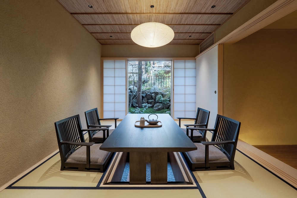 レストラン1 | 季楽 邸 清水