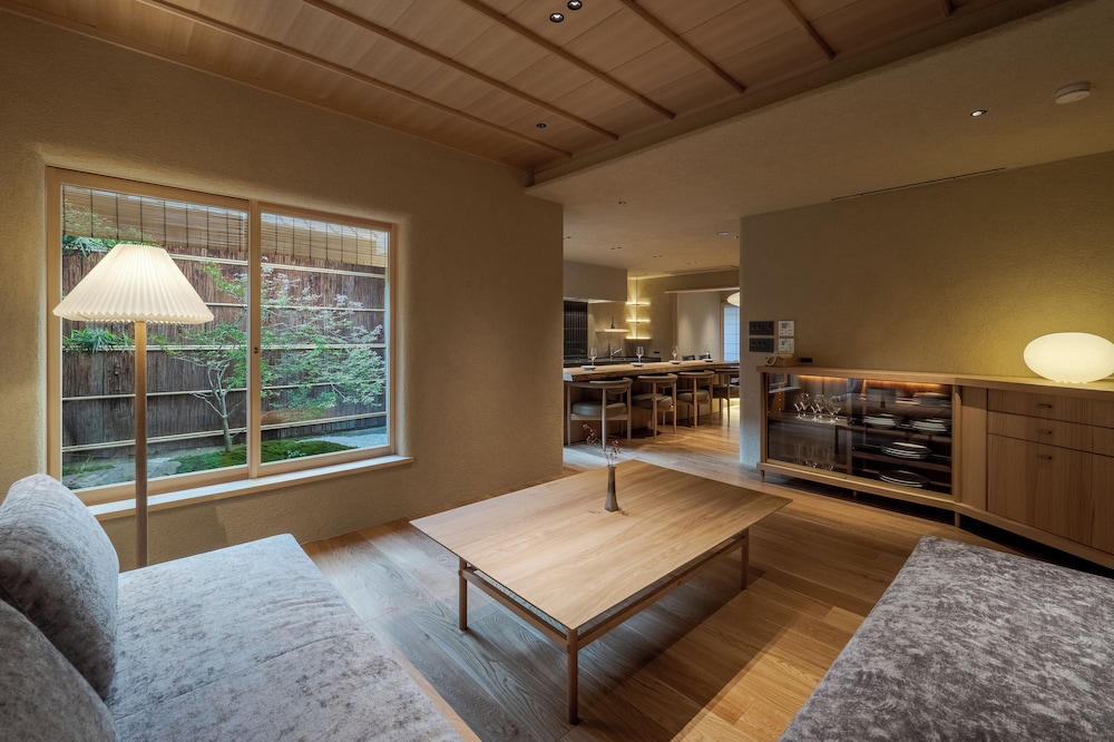 タウンホーム ガーデンビュー リビング エリア0 | 季楽 邸 清水