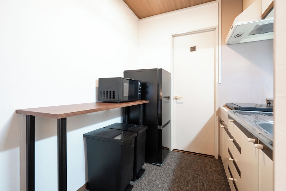 ツインルーム 専用キッチン1 | Urban Stay LC12 Bankan