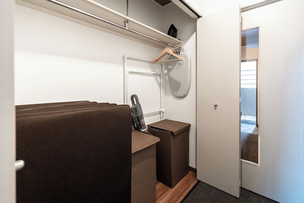 ワードローブ1 | Urban Stay LC12 Bankan ワードローブ1 | Urban Stay LC12 Bankan