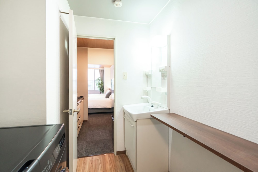 ツインルーム バスルーム1 | Urban Stay LC12 Bankan