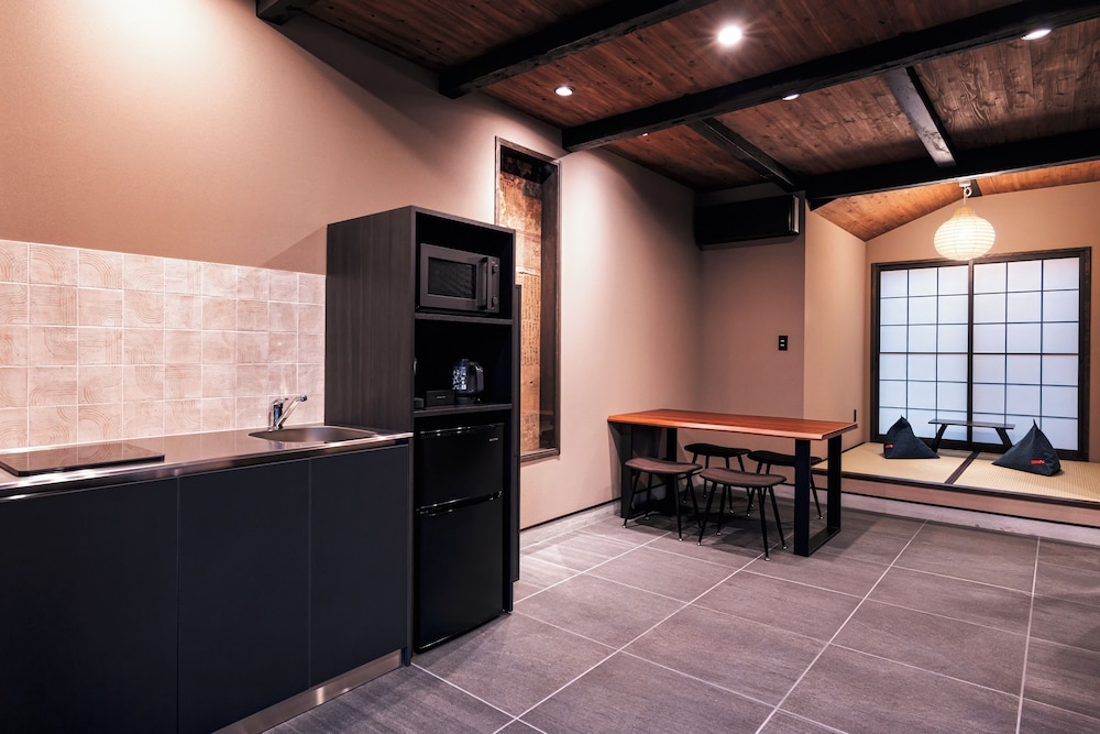 タウンホーム 客室内のダイニングエリア0 | 鈴 京都夷之町