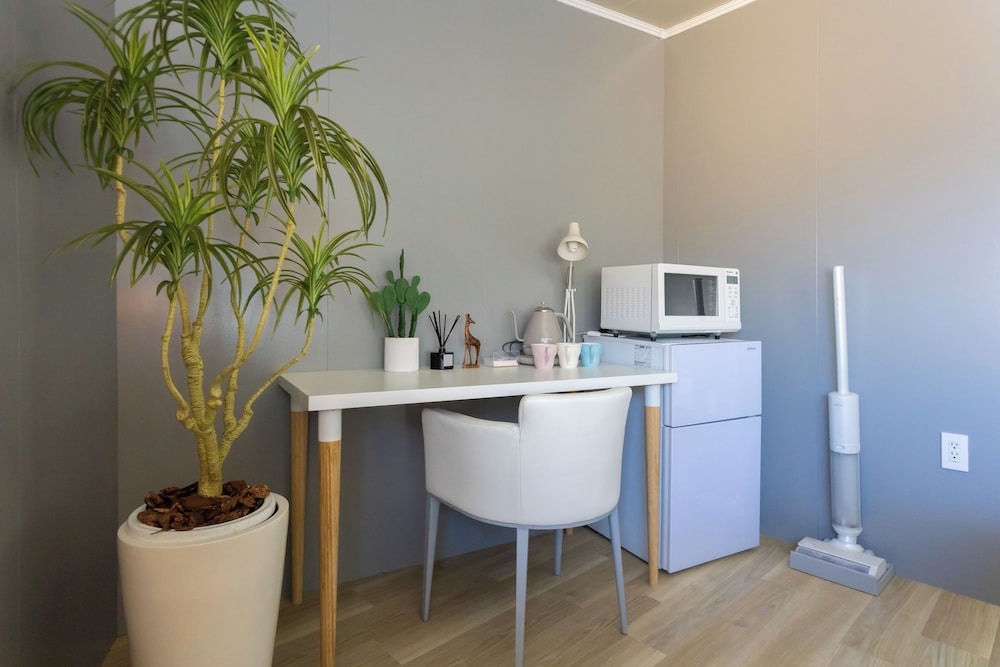 コンフォート トリプルルーム ベッド (複数台) シティビュー 客室8 | HABi-Wakaura