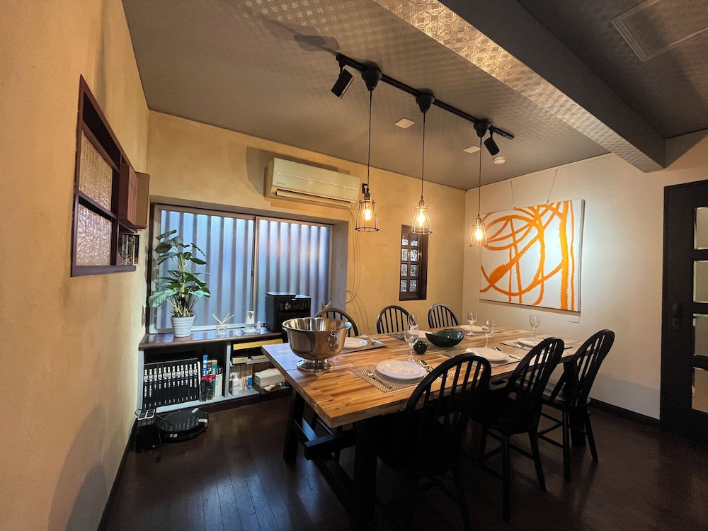 コンフォート トリプルルーム ベッド (複数台) シティビュー 共用キッチン設備2 | HABi-Wakaura