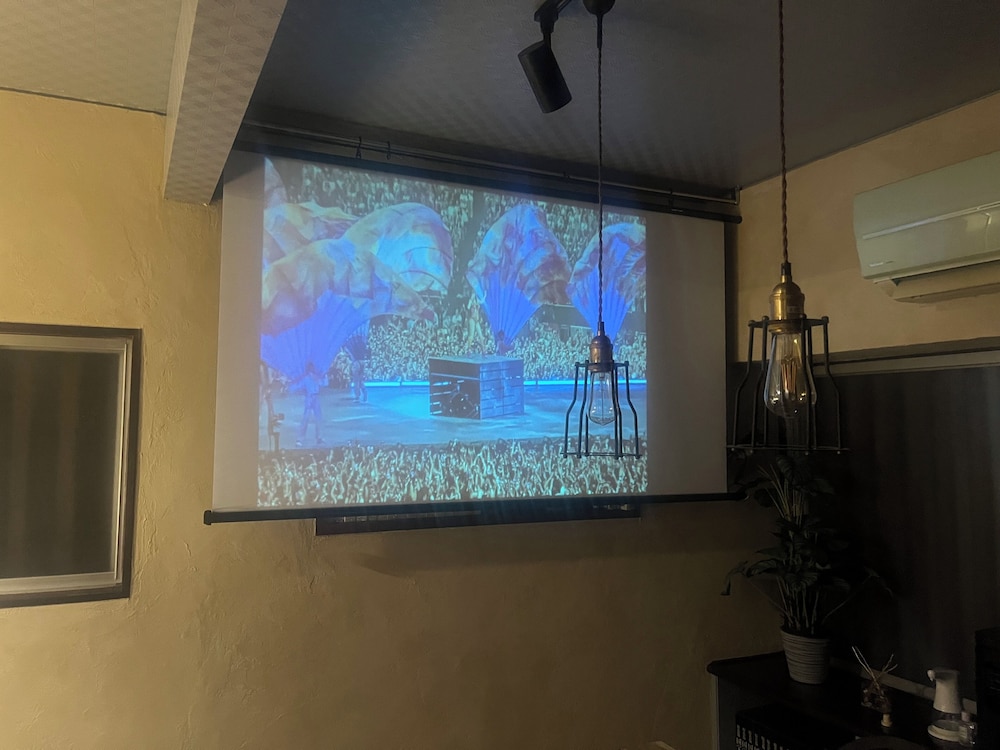 コンフォート トリプルルーム ベッド (複数台) シティビュー 共用キッチン設備1 | HABi-Wakaura