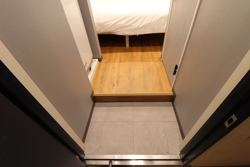 アパートメント 客室10 | エコロ新宿第二ビル602