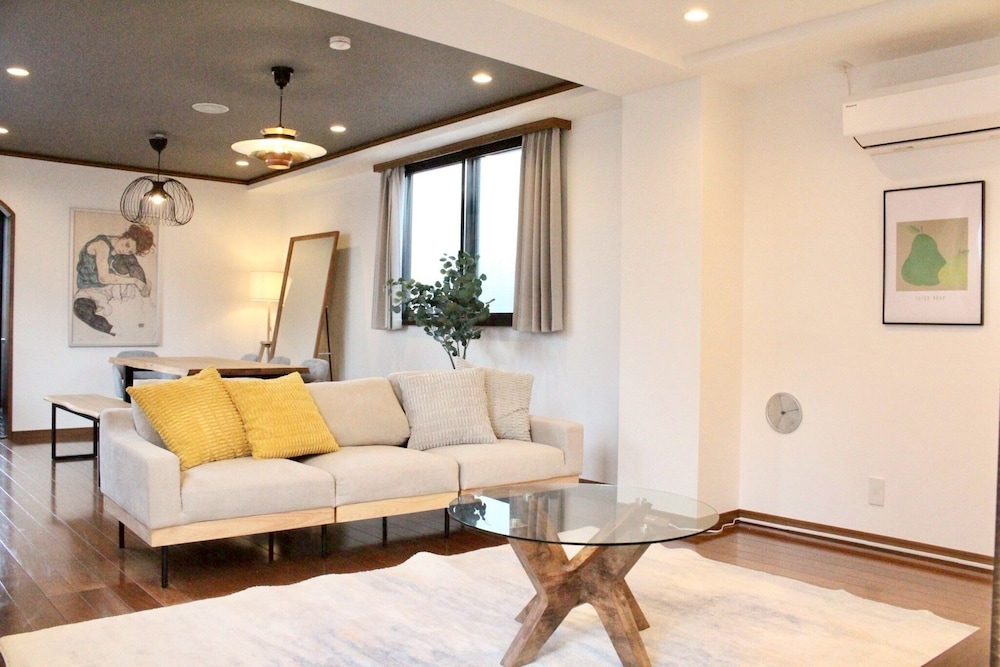 アパートメント リビング エリア1 | Yokohama Mega Stay