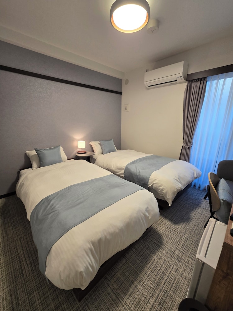 ベーシック ツインルーム シングルベッド 2 台 客室11 | ITOSHI Kyoto Inn 二条城