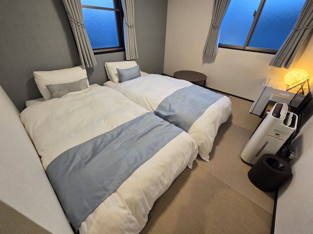 ベーシック ツインルーム シングルベッド 2 台 客室18 | ITOSHI Kyoto Inn 二条城