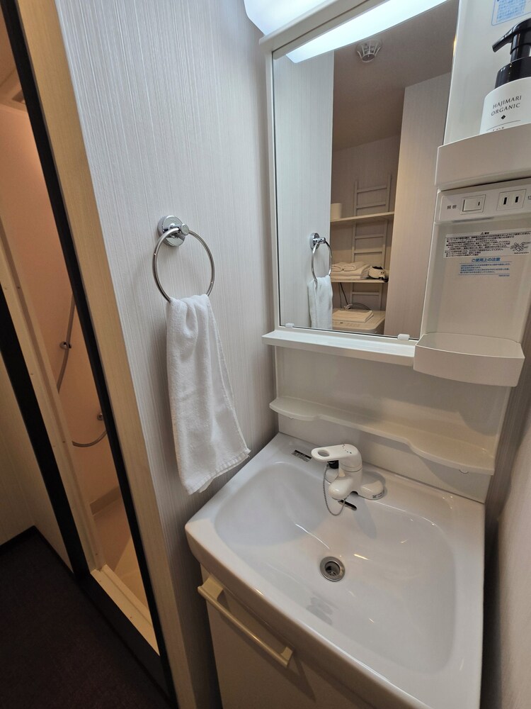 ベーシック ダブルルーム クイーンベッド 1 台 客室25 | ITOSHI Kyoto Inn 二条城