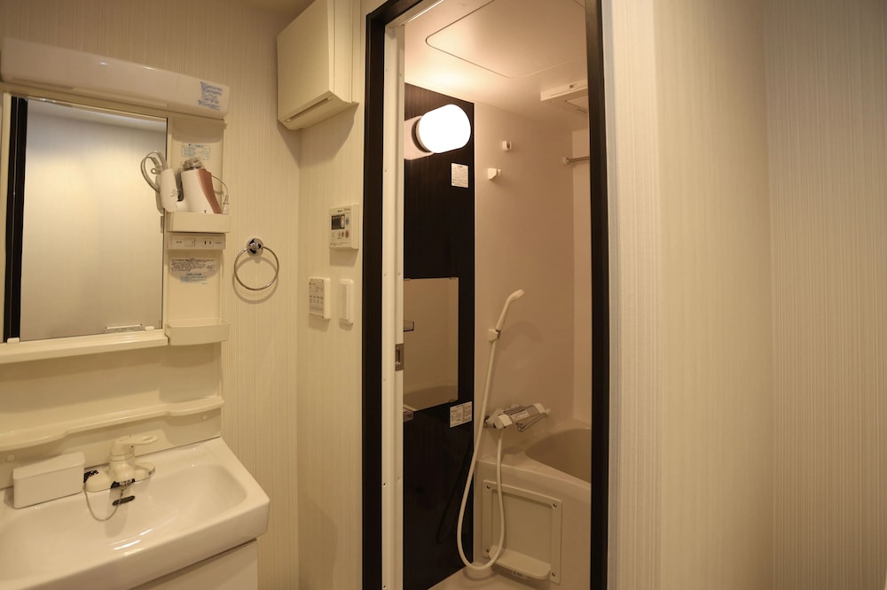 ベーシック ツインルーム シングルベッド 2 台 バスルーム0 | ITOSHI Kyoto Inn 二条城