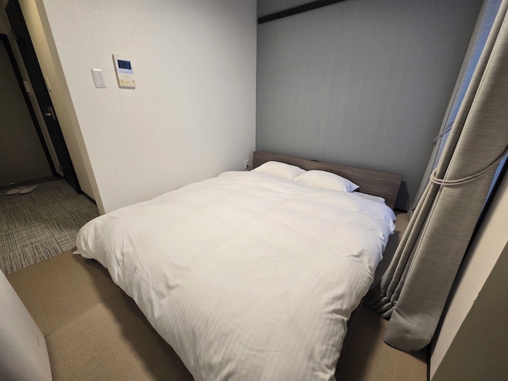 ベーシック ダブルルーム クイーンベッド 1 台 客室26 | ITOSHI Kyoto Inn 二条城