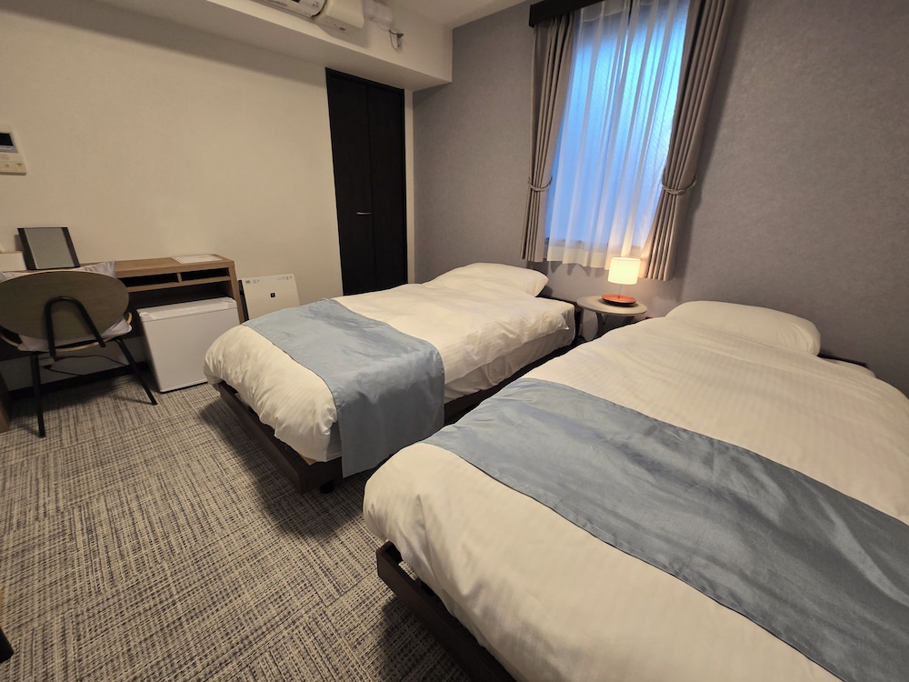 デラックス トリプルルーム ベッド (複数台) 専用バスルーム シティビュー 客室4 | ITOSHI Kyoto Inn 二条城