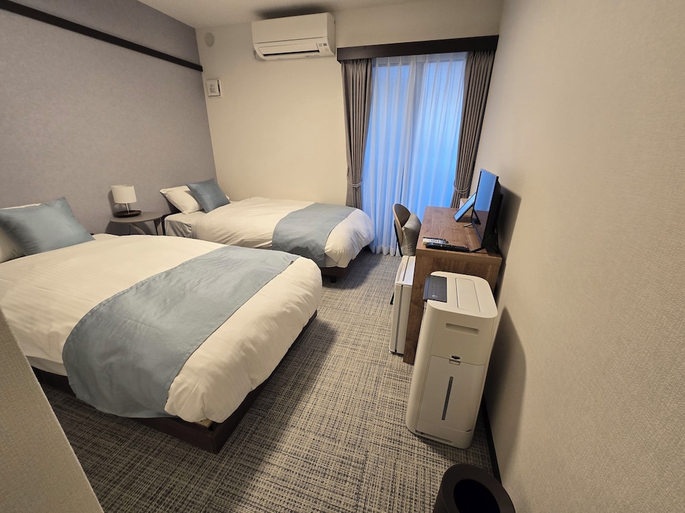 ベーシック ツインルーム シングルベッド 2 台 客室21 | ITOSHI Kyoto Inn 二条城