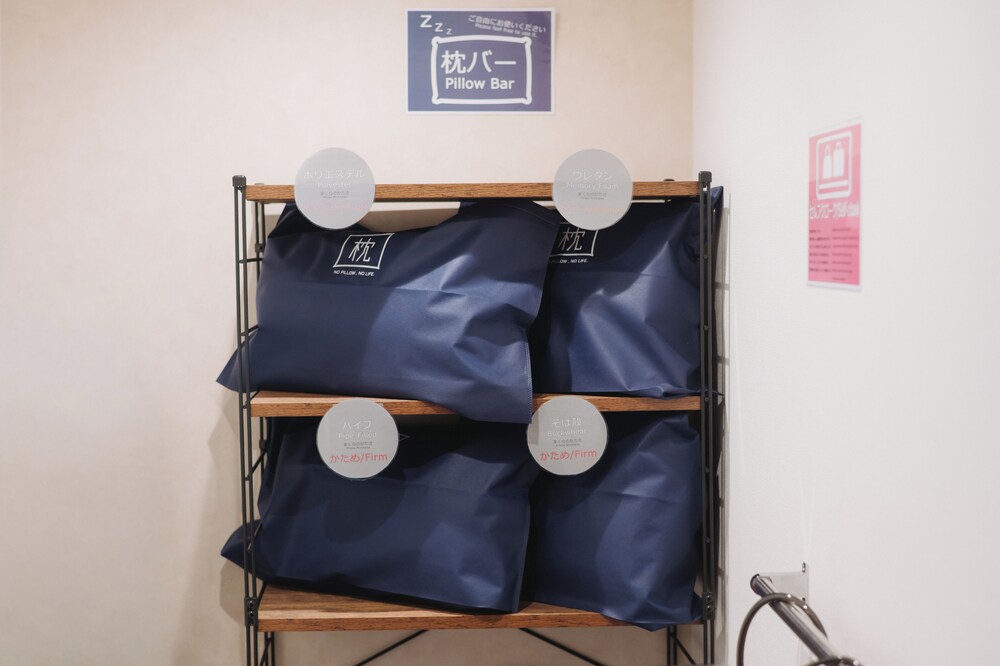ベーシック ツインルーム シングルベッド 2 台 客室内のダイニングエリア4 | ITOSHI Kyoto Inn 二条城
