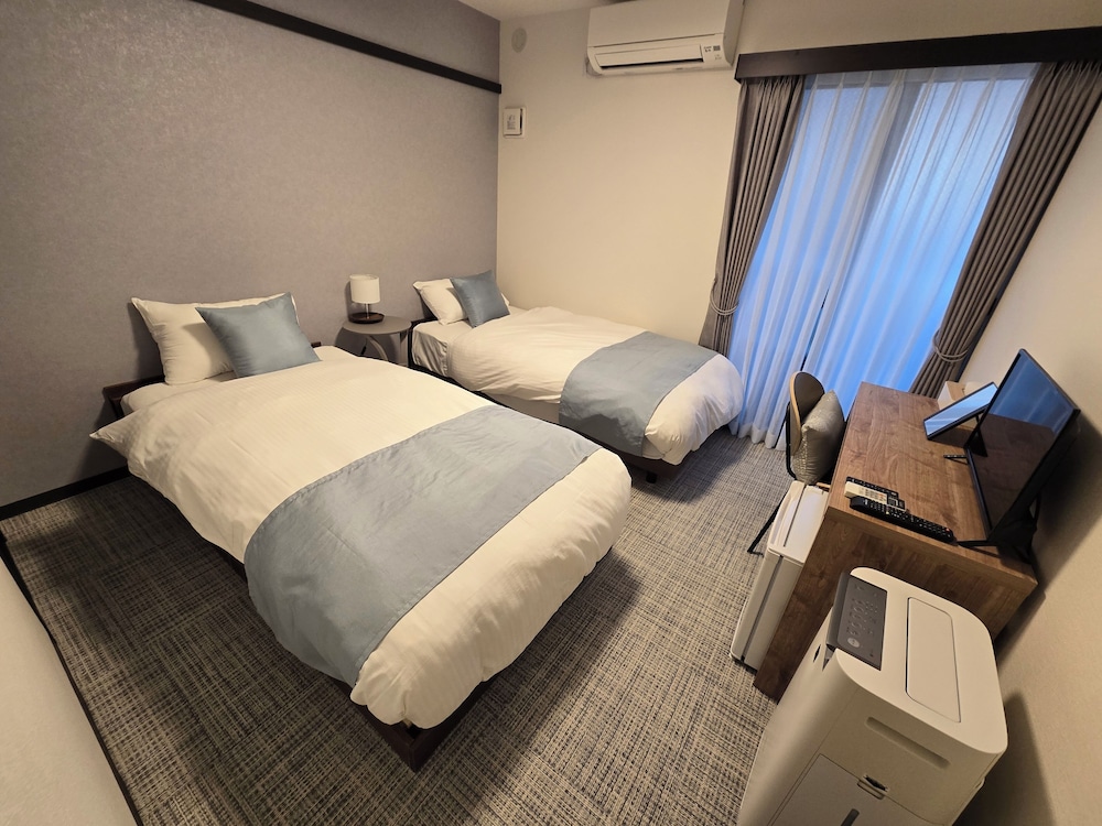 ベーシック ツインルーム シングルベッド 2 台 客室16 | ITOSHI Kyoto Inn 二条城