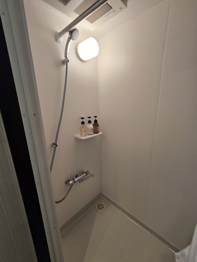 ベーシック ツインルーム シングルベッド 2 台 客室14 | ITOSHI Kyoto Inn 二条城