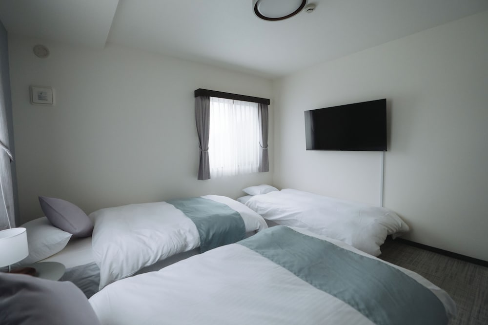 デラックス トリプルルーム ベッド (複数台) 専用バスルーム シティビュー 客室9 | ITOSHI Kyoto Inn 二条城
