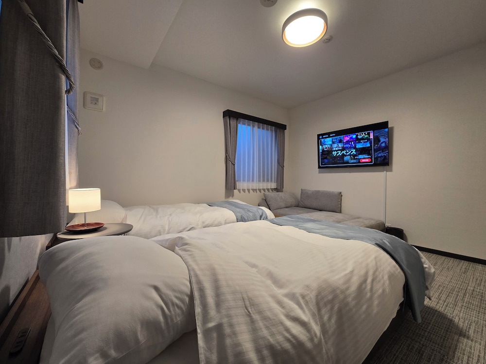 デラックス トリプルルーム ベッド (複数台) 専用バスルーム シティビュー 客室7 | ITOSHI Kyoto Inn 二条城